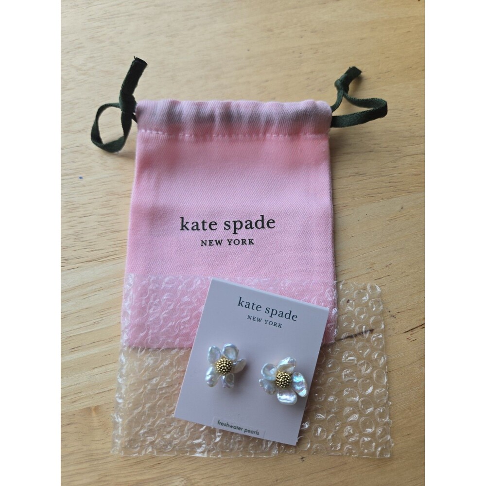 NWT Kate Spade Floral Frenzy Pearl Flower Stud Earrings Gold Tone Vtg Rare - Picture 5 of 13